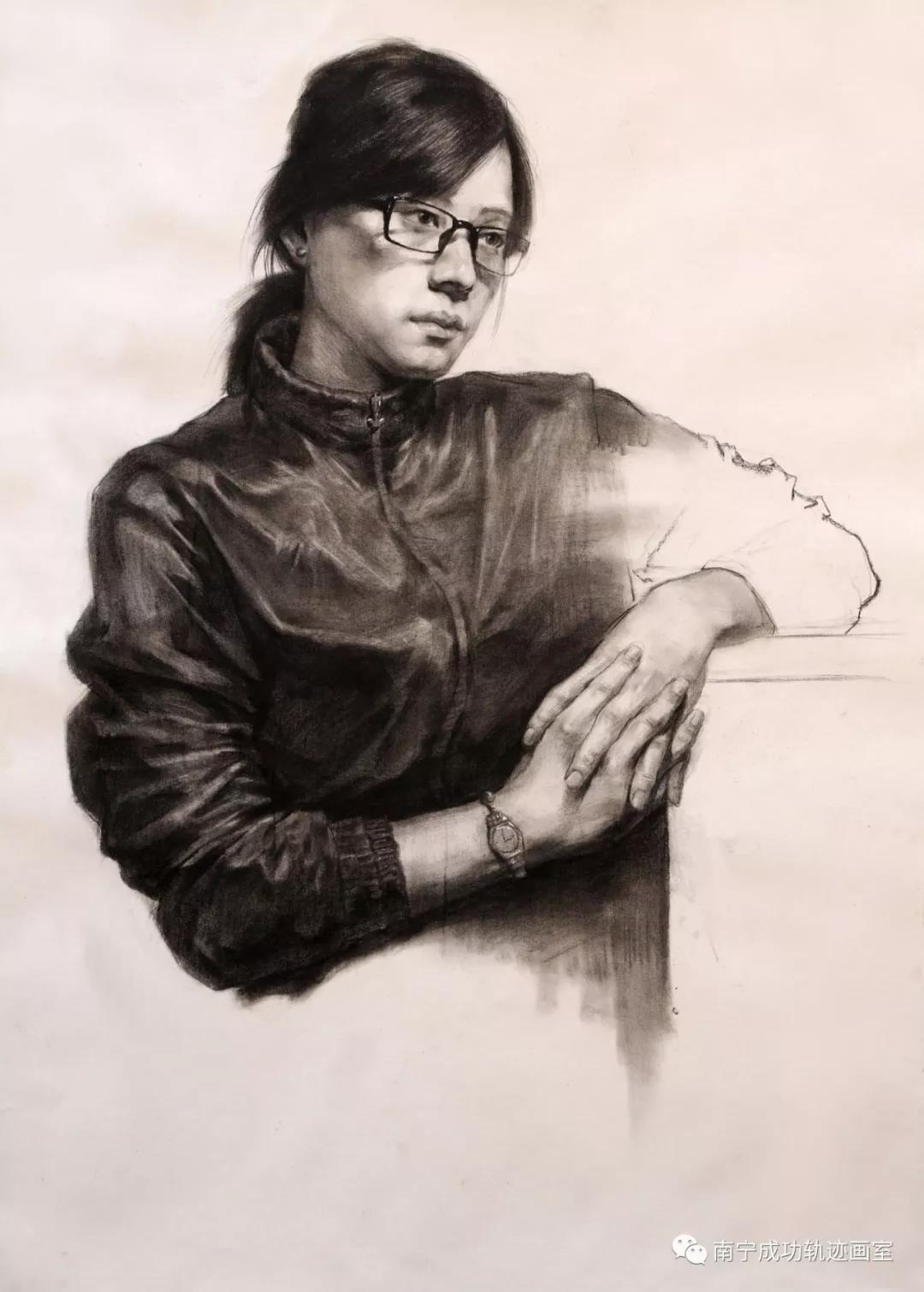 人物坐姿素描范画赏析