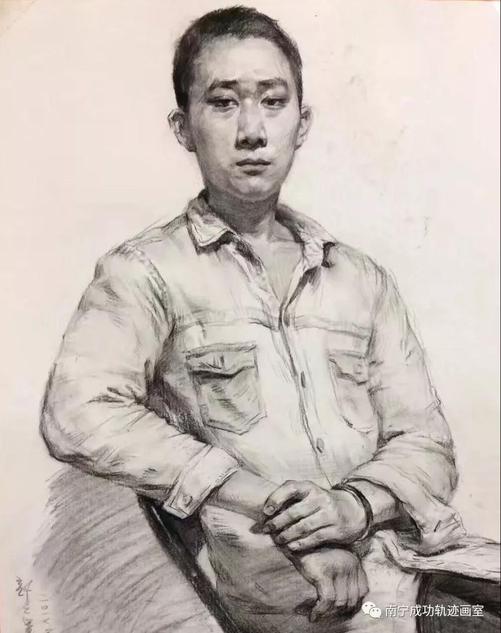 人物坐姿正面素描范画赏析
